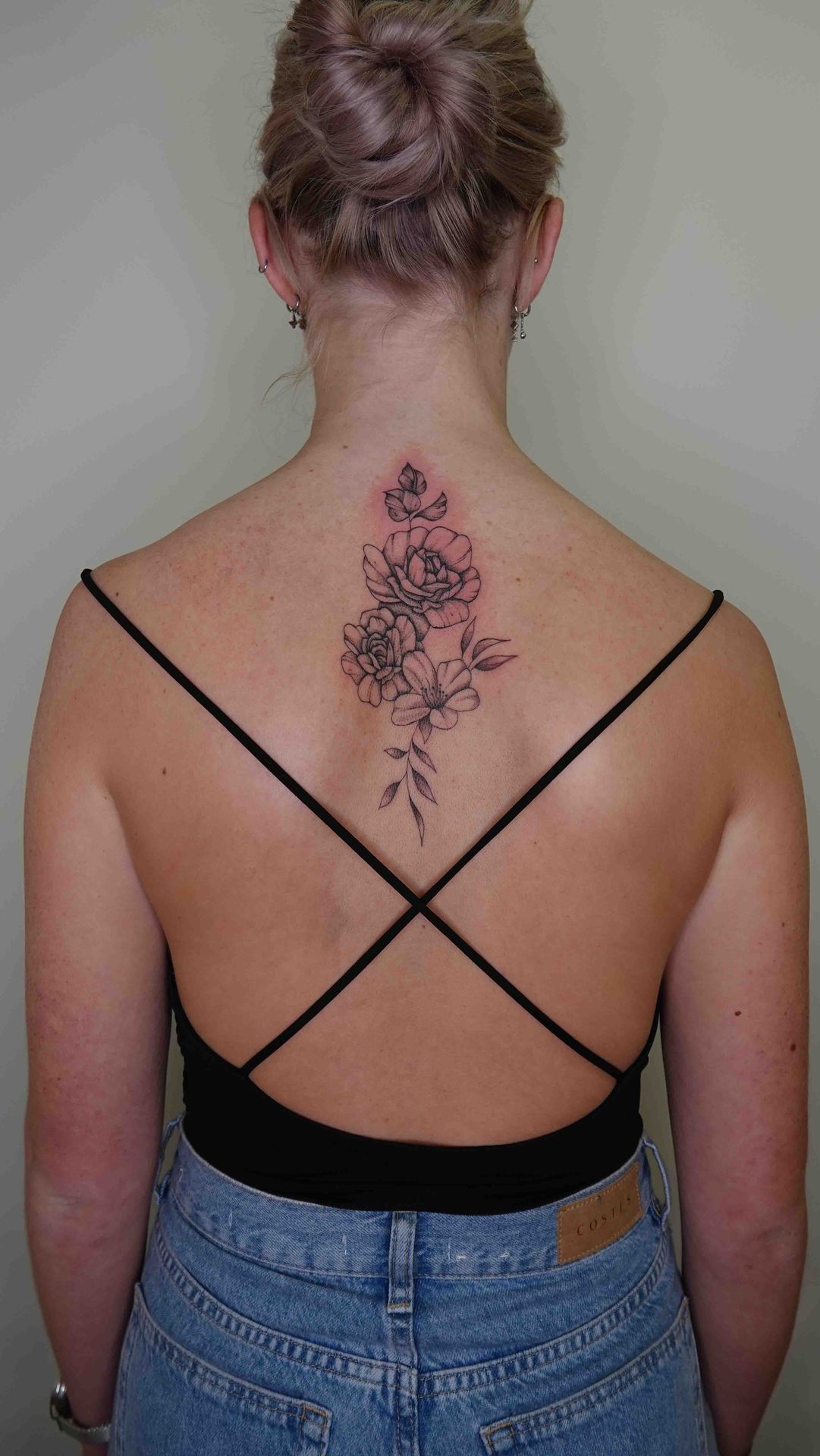 Kleine bloemen in de nek